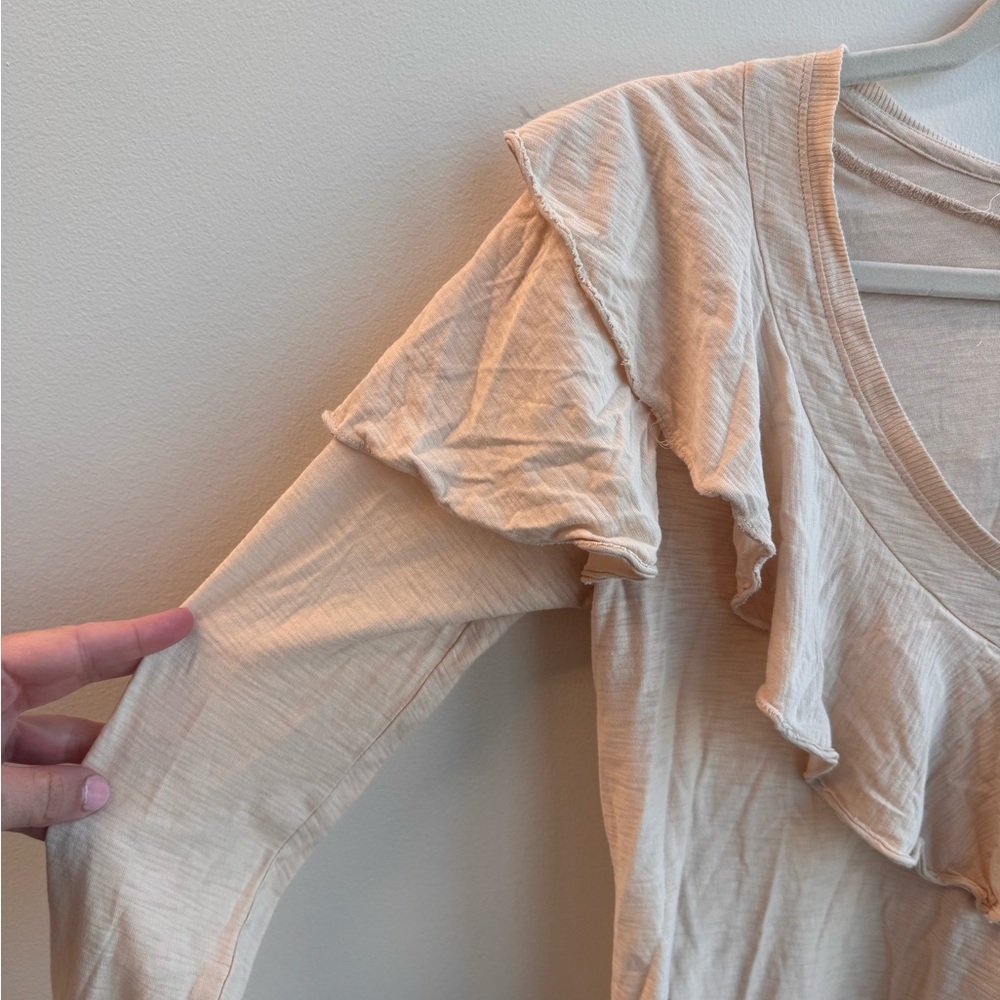 Nation LTD Kelsey Ruffled Romance V-Neck Tee Blouse - Cream/Antique Pink Size M - Picture 4 of 13